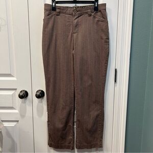 Lee Women’s Comfort Waistband Brown Straight Leg Flat Front Brown 12 Short Pants
